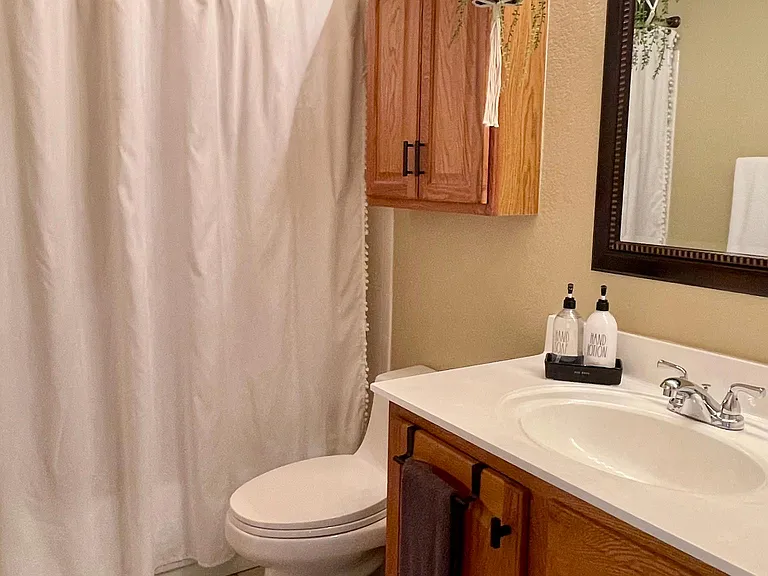 Full bathroom, upstairs
