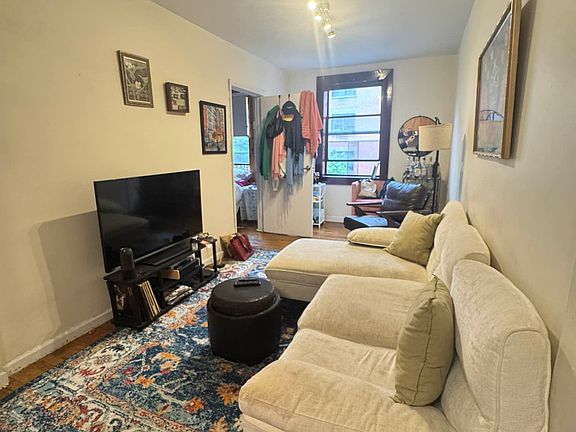 3rd image of 540 E 5th St #10