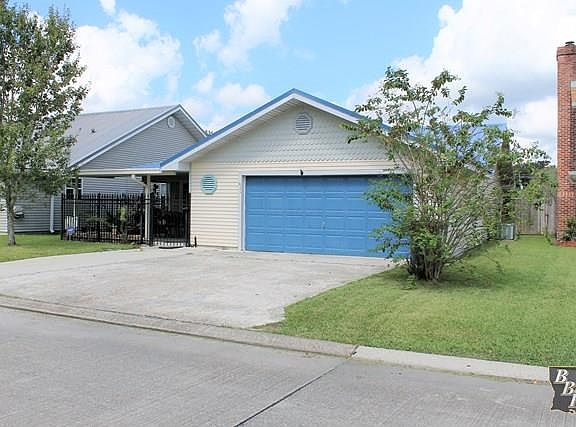 3rd image of 411 Tanglewood Dr