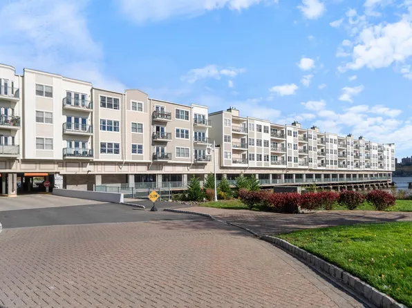 302 The Promenade image 46 of 48