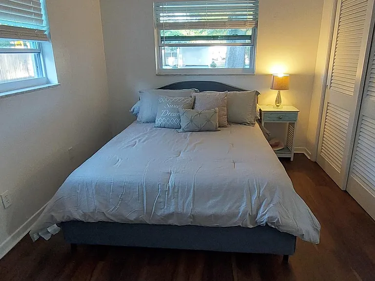 710 8th Ave NW — Photo 2