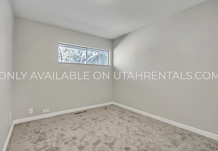 639 N 600 W — Photo 11