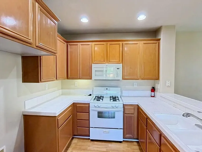 1800 E Lakeshore Dr #1701 — Photo 4