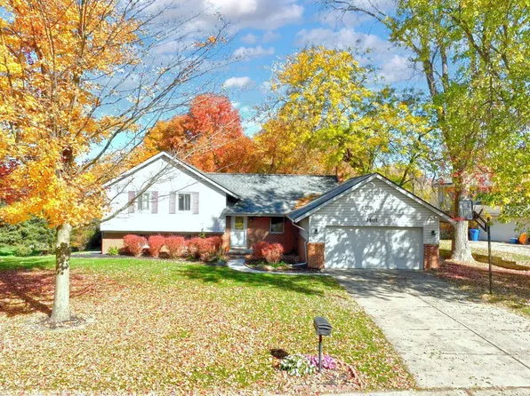 1461 Russ Roy Ct, White Lake, MI 48383