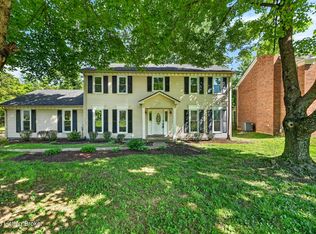 11107 Harrods Creek Ct, Louisville, KY 40223