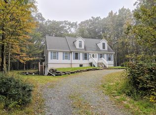 204 Hillside Dr, Lords Valley, PA 18428