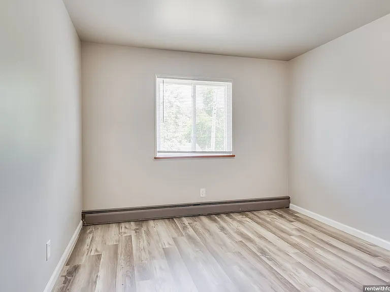 835 Merritt Ave — Photo 17
