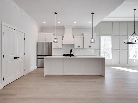 5th image of 5098 Abigail Ln