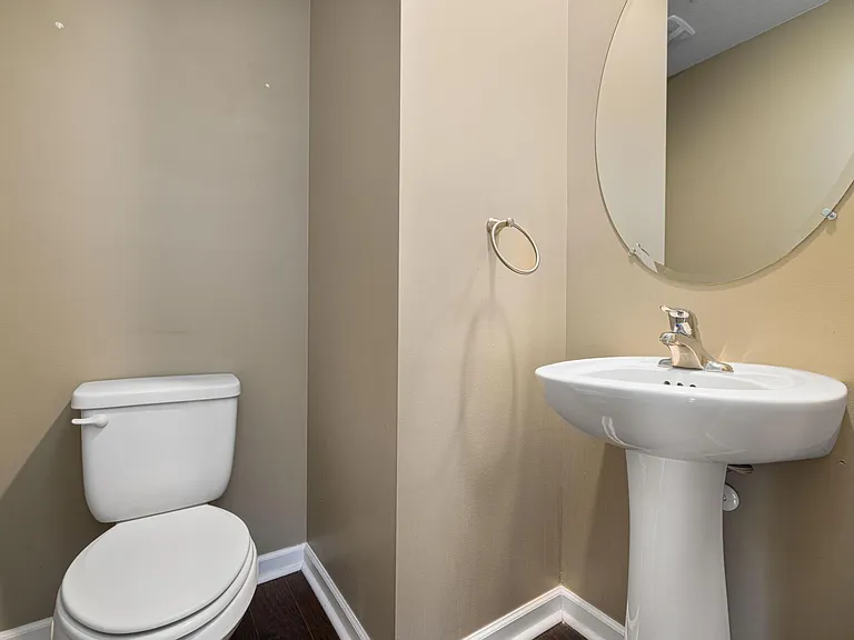 1124 Tay Sta — Photo 6