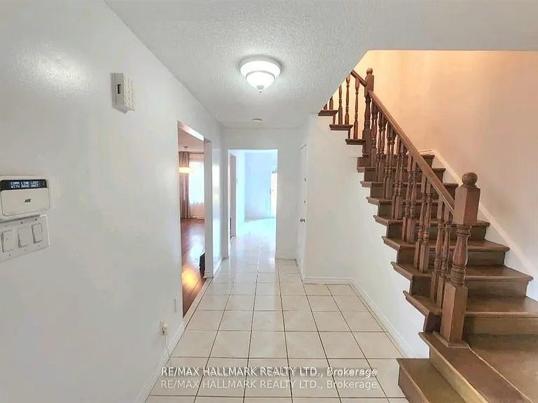 71 Ecclestone Dr #UPPER — Photo 4