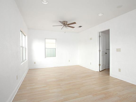 3rd image of 1521 SE 7th Ave