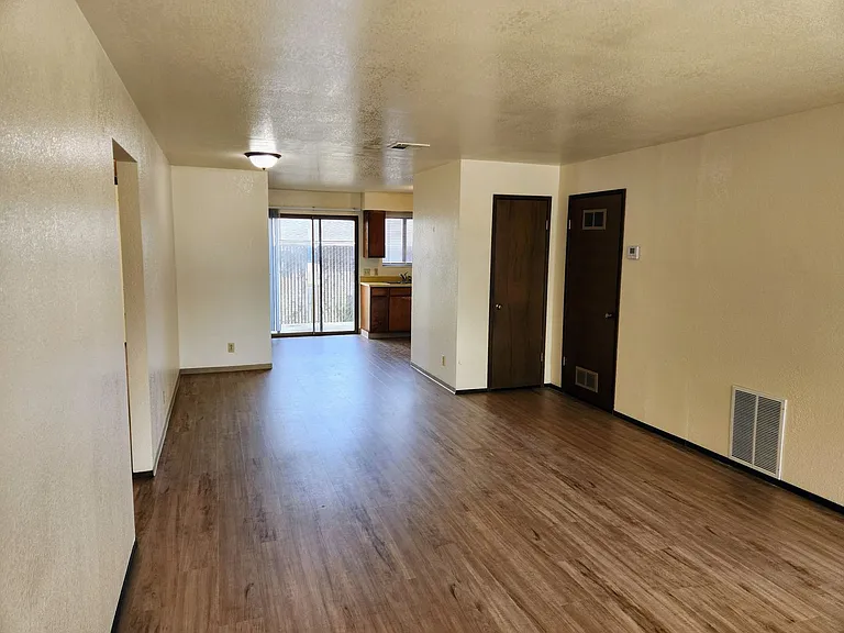 2255 Arbutus St — Photo 4