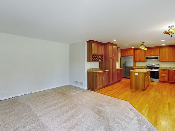5th image of 1018 Schiedler Dr