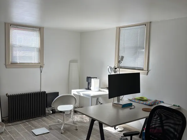 23 Carver St APT 1L, Pawtucket, RI 02860