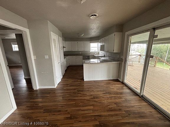 4th image of 1100 Murta St