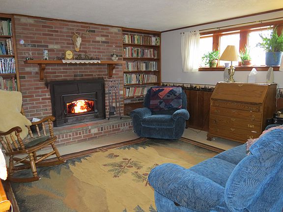 Family Room - Fireplace Rm