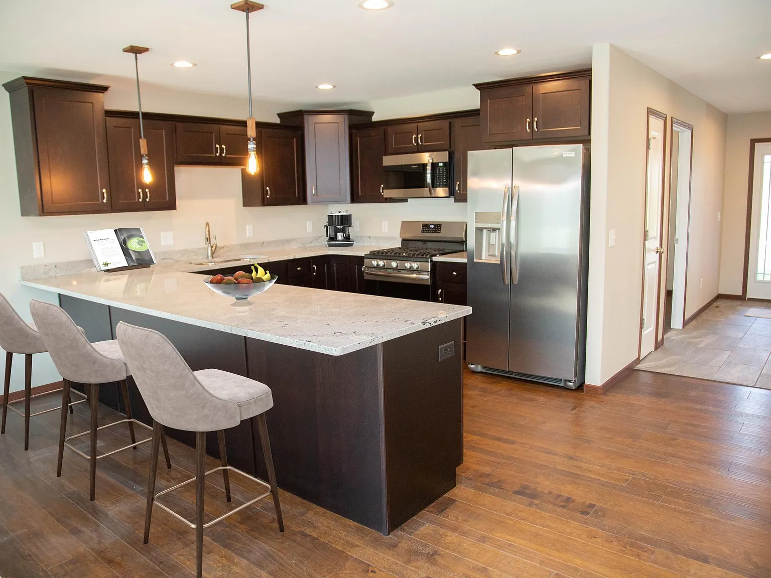 3 bed, 1500 sqft, $2,500 — Photo 3