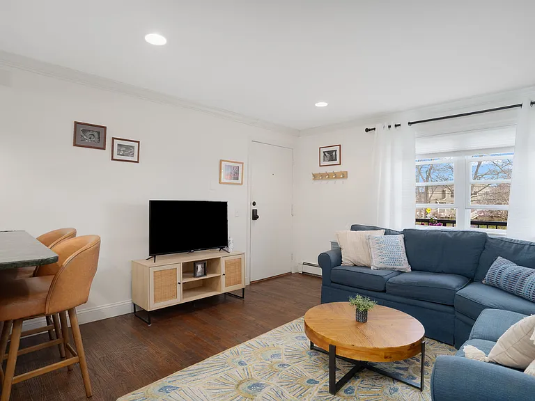70 Carroll Ave #706 — Photo 4
