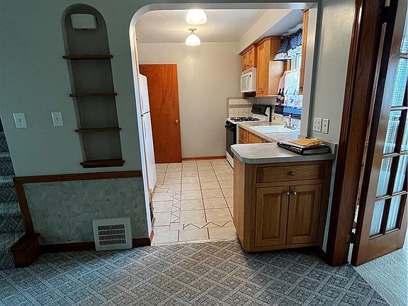 4th image of 13009 Darlington Ave