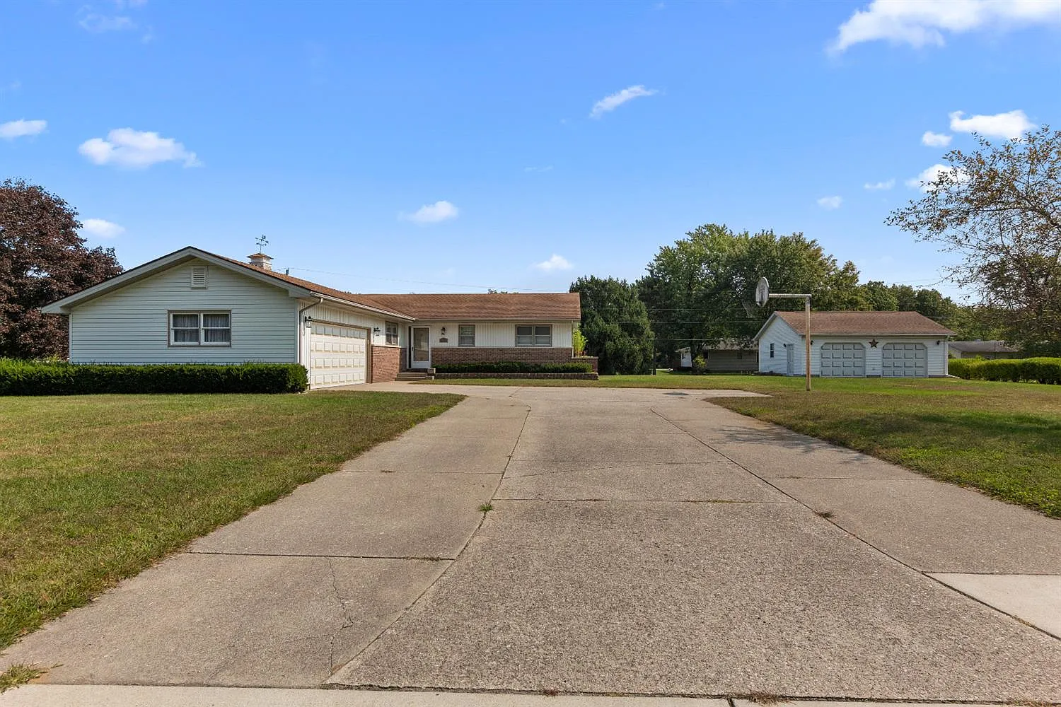 537 Elderberry St SE photo 1