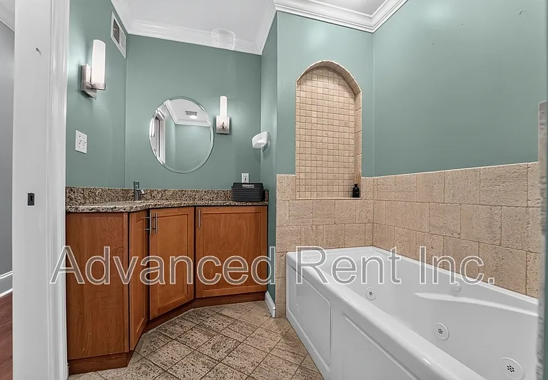 528 S Curley St — Photo 2