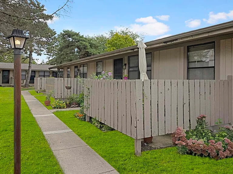 Ridgewood Court — Photo 22