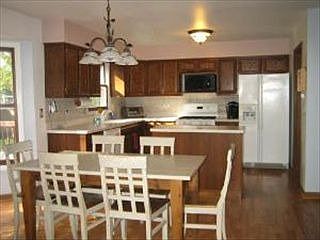 3rd image of 824 Newberry Dr