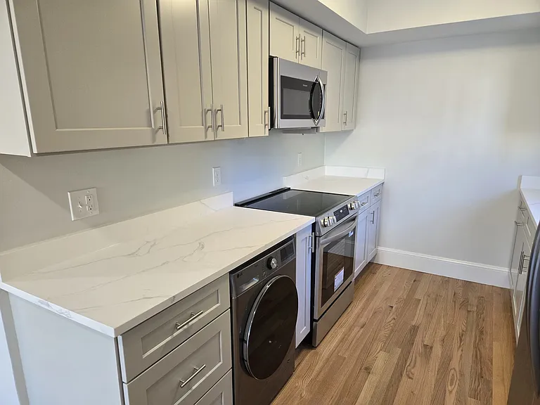 94 Beaconsfield Rd #2 — Photo 9