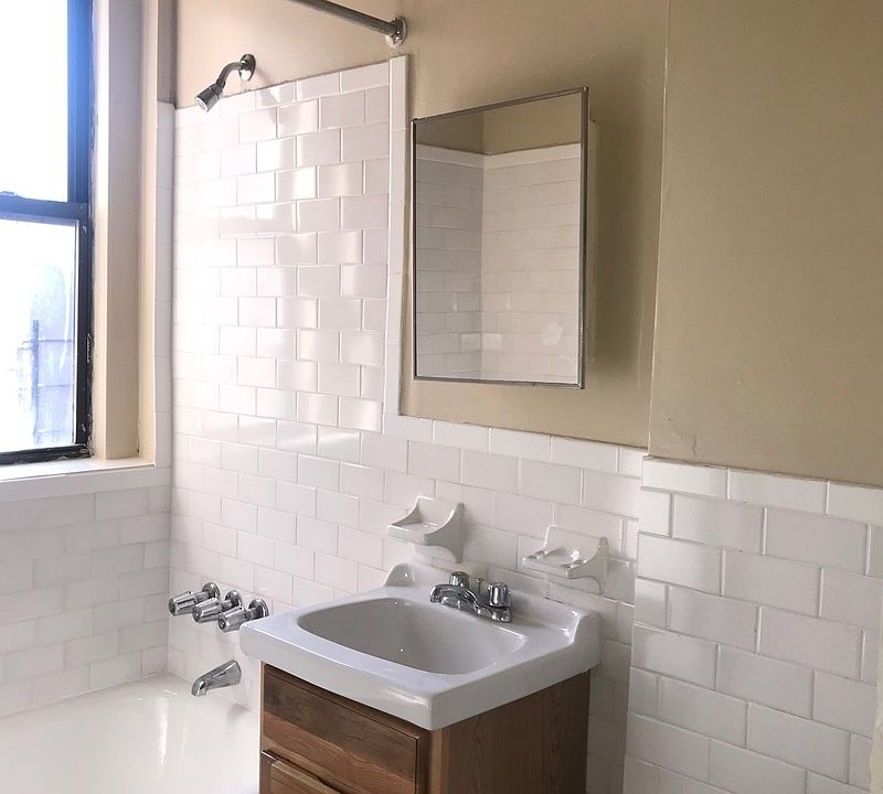 2nd image of 2851 Valentine Ave #B53