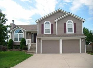 905 Spruce Dr, Greenwood, MO 64034