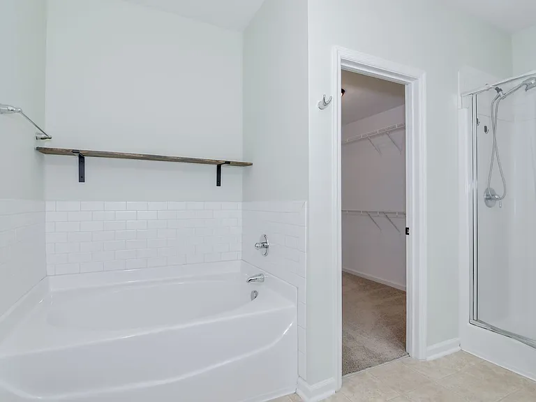 901 Avalon Ct — Photo 22