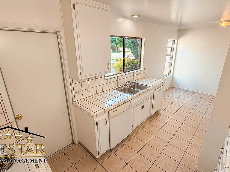 2446 Hasti Acres Dr — Photo 15