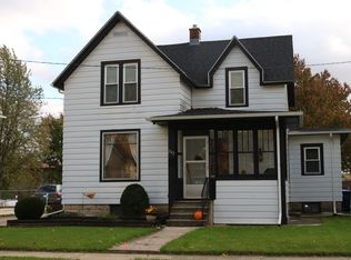 1142 Market St, Dekalb, IL 60115