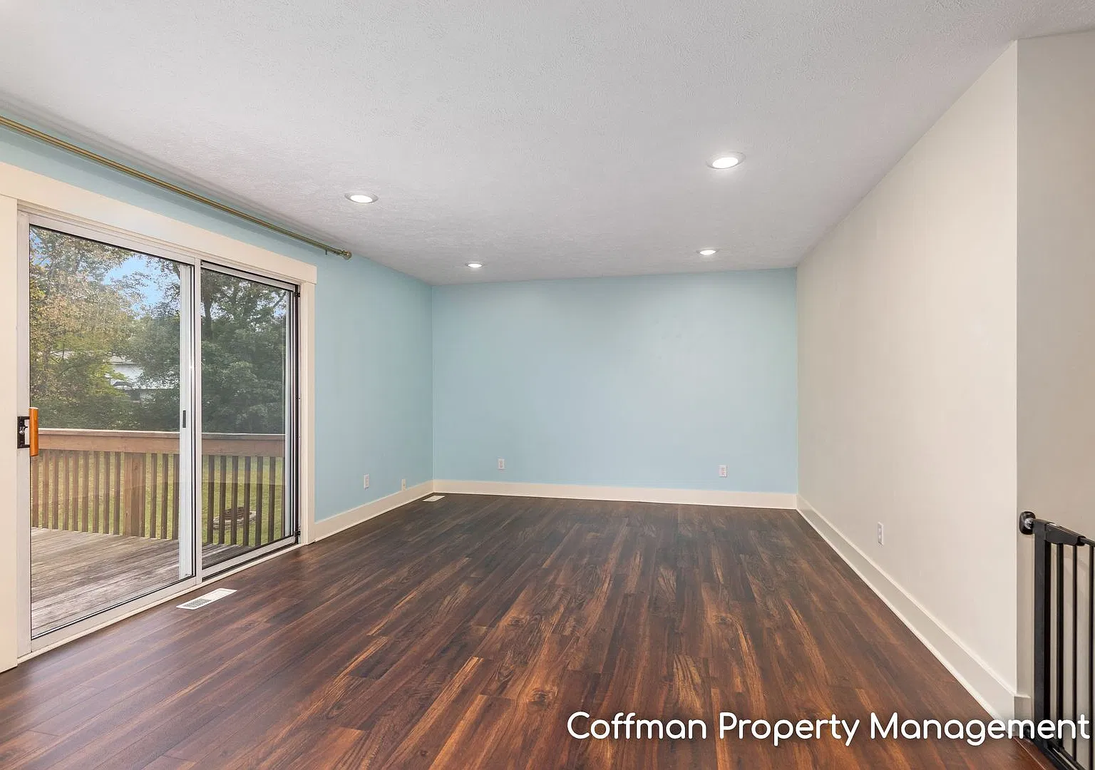 4431 - 4433 Hillrise Ct NE — Photo 4