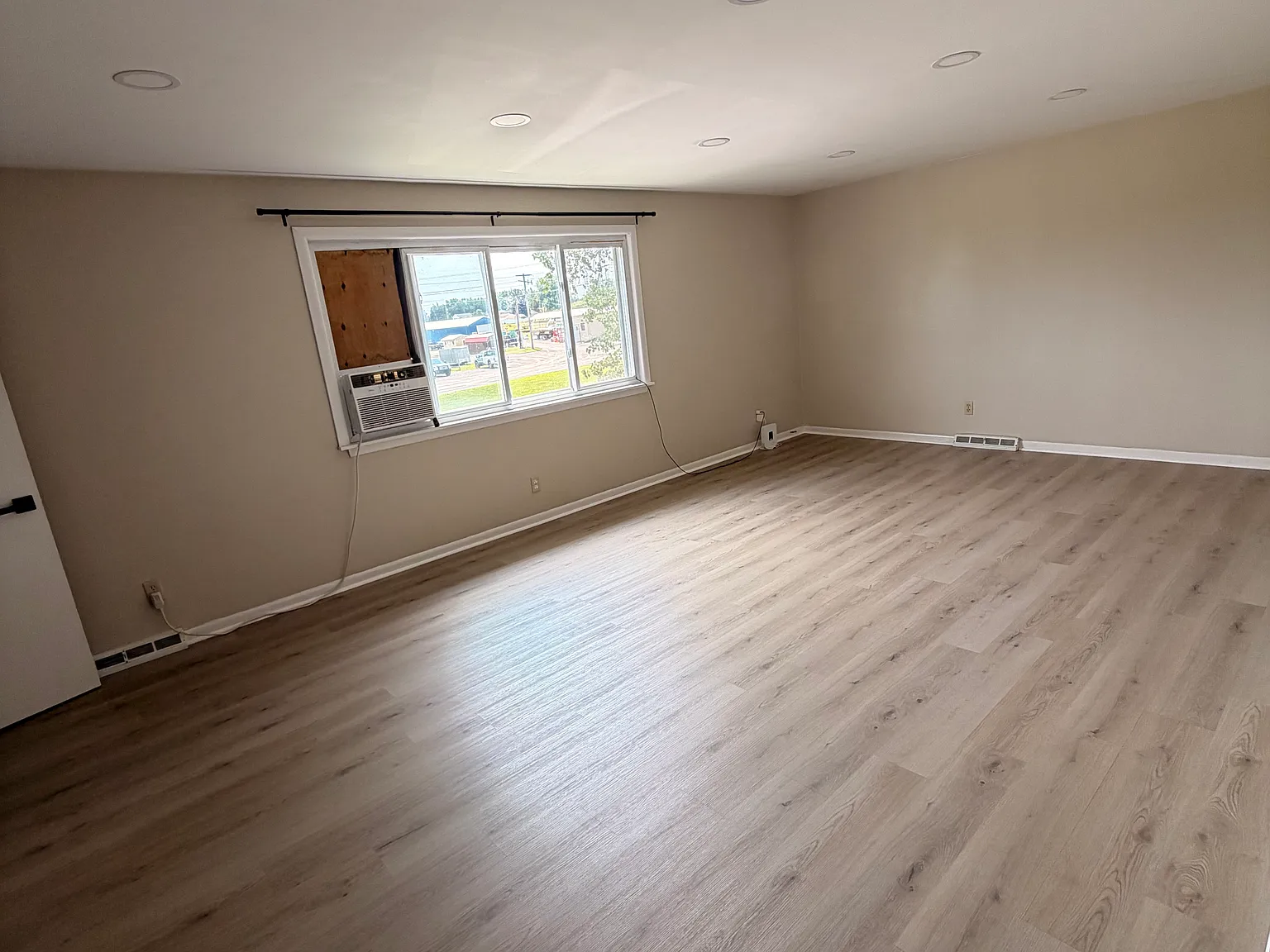 272 Willet Rd — Photo 2