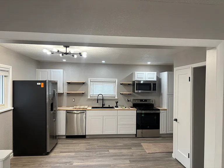 2433 Clayton Dr — Photo 1