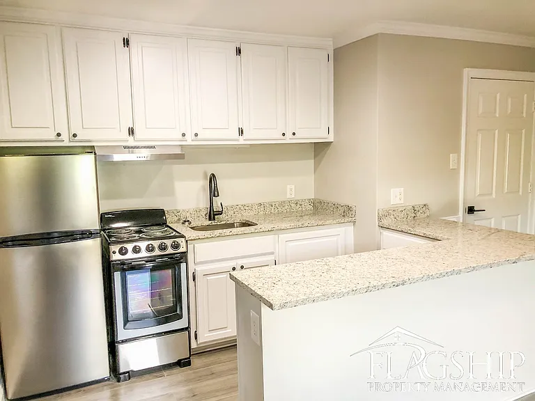 806 N Berkeley Blvd — Photo 10