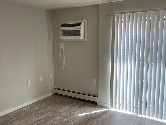 5th image of 917 E College St #3S