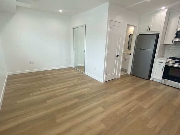 4th image of 13849 Chase St #22