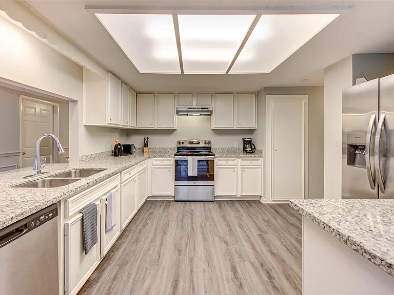4106 California St — Photo 17