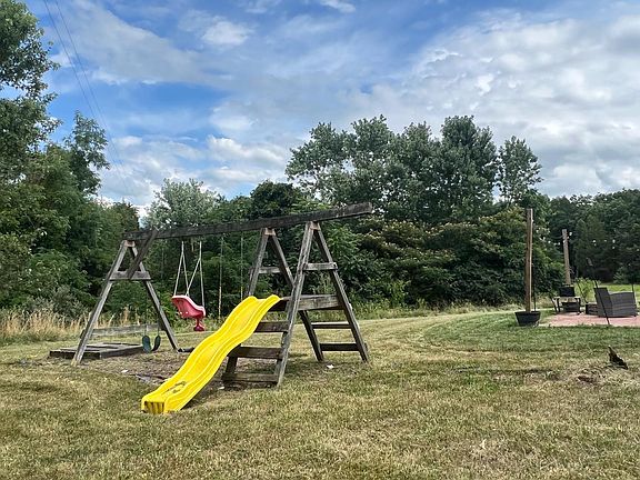 3rd image of 480 Hahns Ln