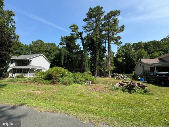 1044 Redeye Rd, Lusby, MD 20657