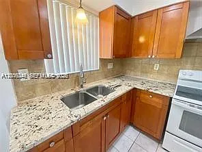 2345 Douglas St — Photo 4