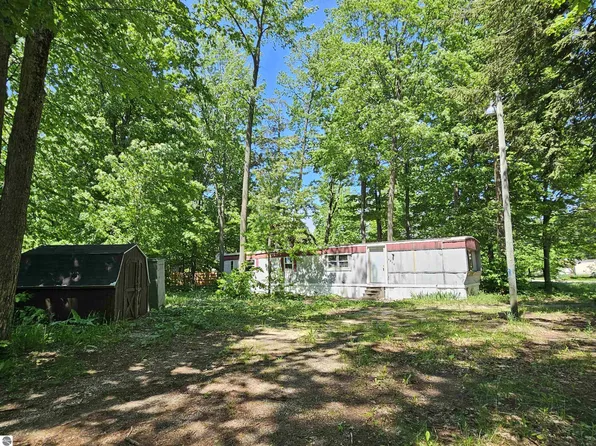 4318 Sugar Maple Dr, Traverse City, MI 49685