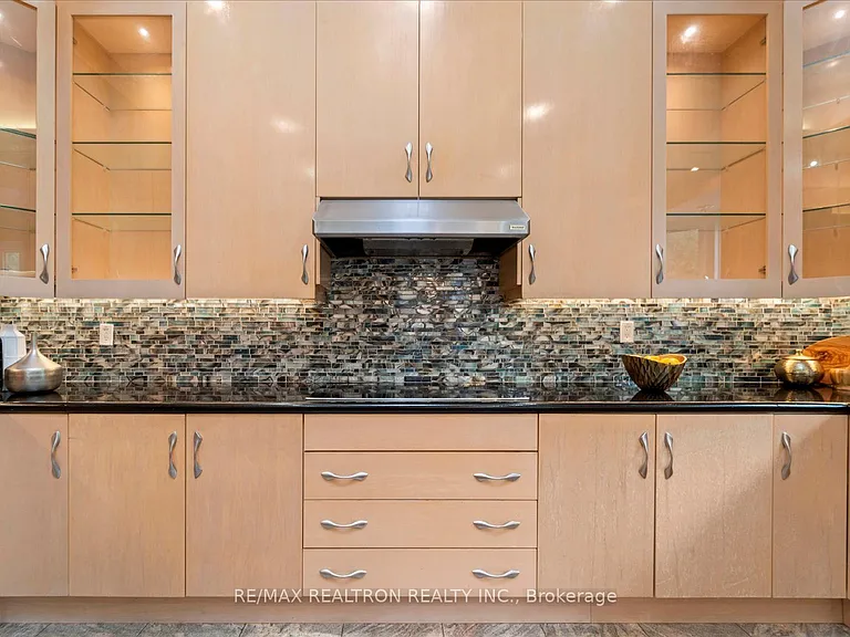 48 Arnold Ave — Photo 17