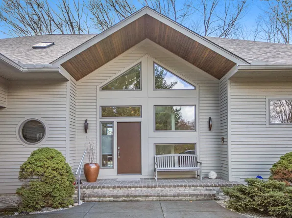 5204 Pheasant Ct, Ann Arbor, MI 48105