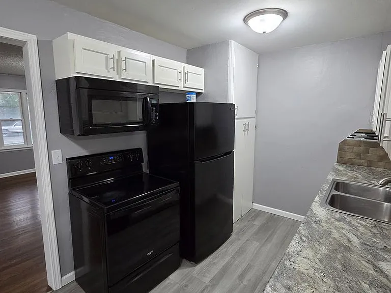 2119 S Glenn St — Photo 1