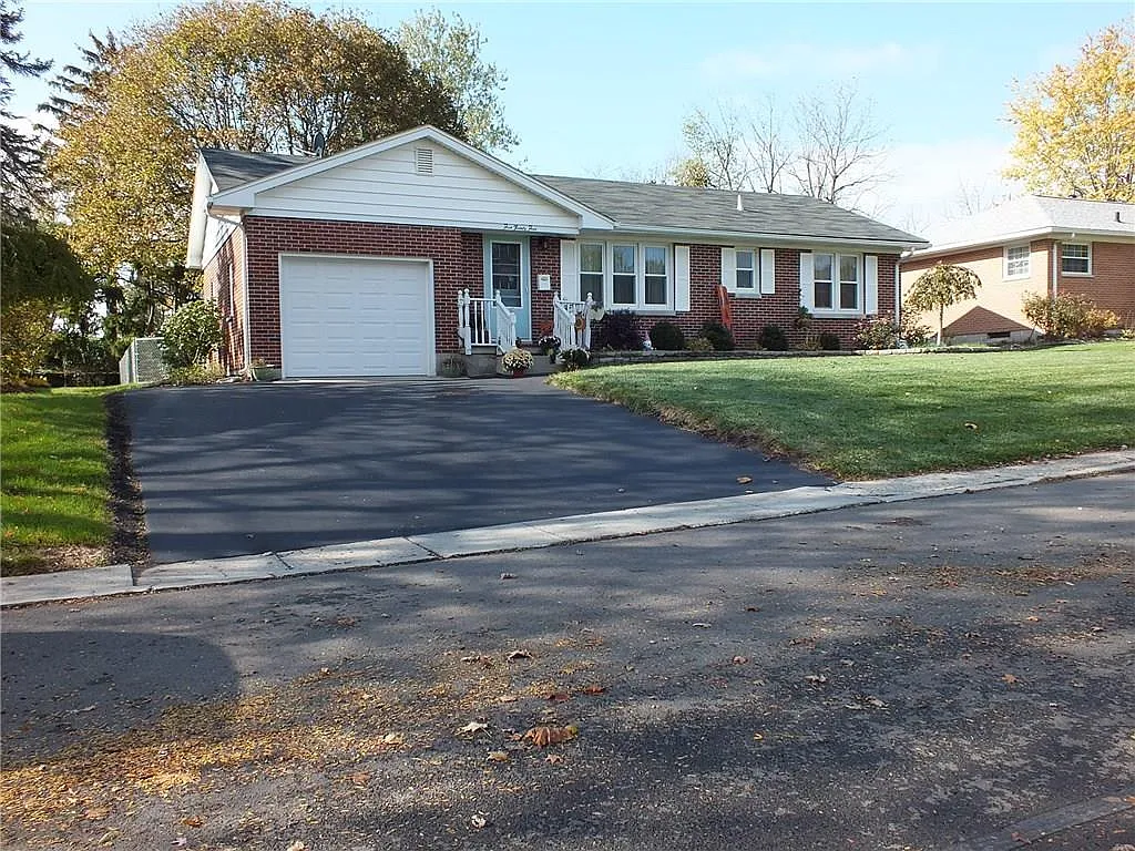 525 Woodland Dr photo 1