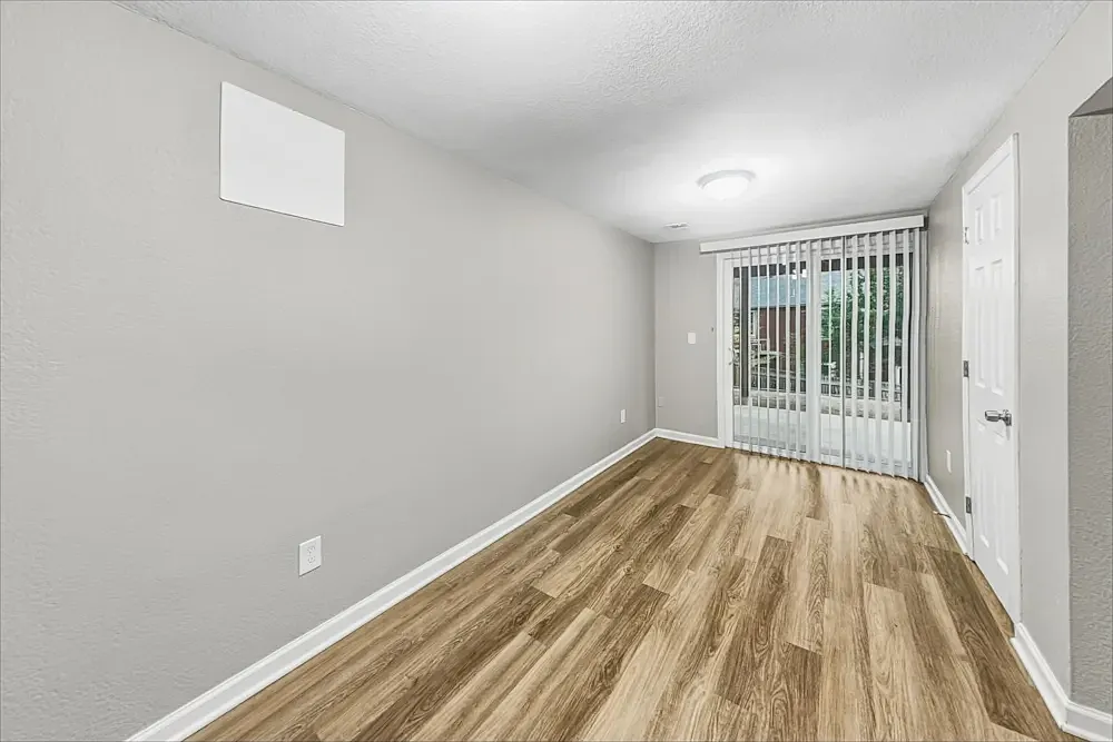 4 bed, 2.5 bath, 1960 sqft, $1,800 — Photo 2