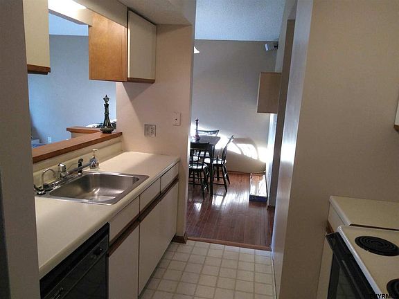 5th image of 222 Grenadier Ct